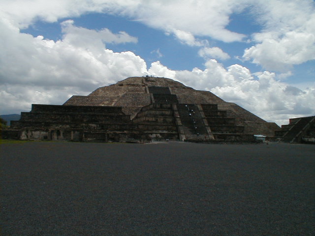 20-6-00 Sol pyramiden