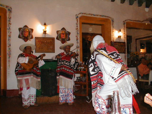 22-6-00 Mexicansk trsko dans